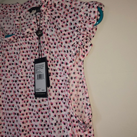 Woman’s Blouse - Picture 3 of 5